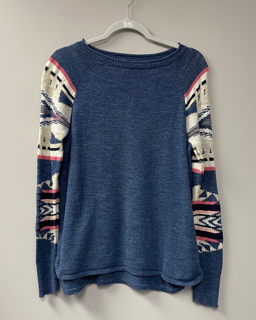 CHAPS Denim Medium Blue Sweater with Patterned Sleeves